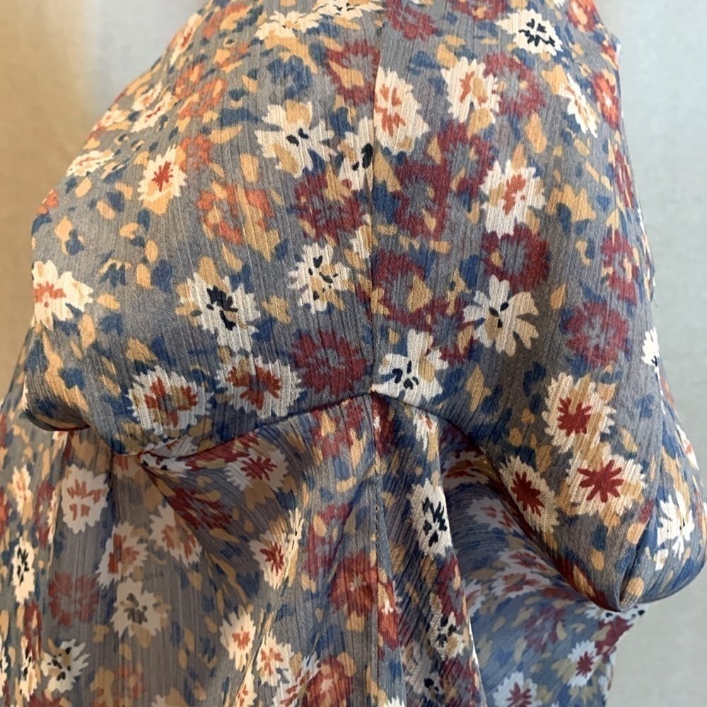 NWOT - Staring At Stars Sheer Flowy Blue Floral V-neck Blouse Size Small - Picture 8 of 15